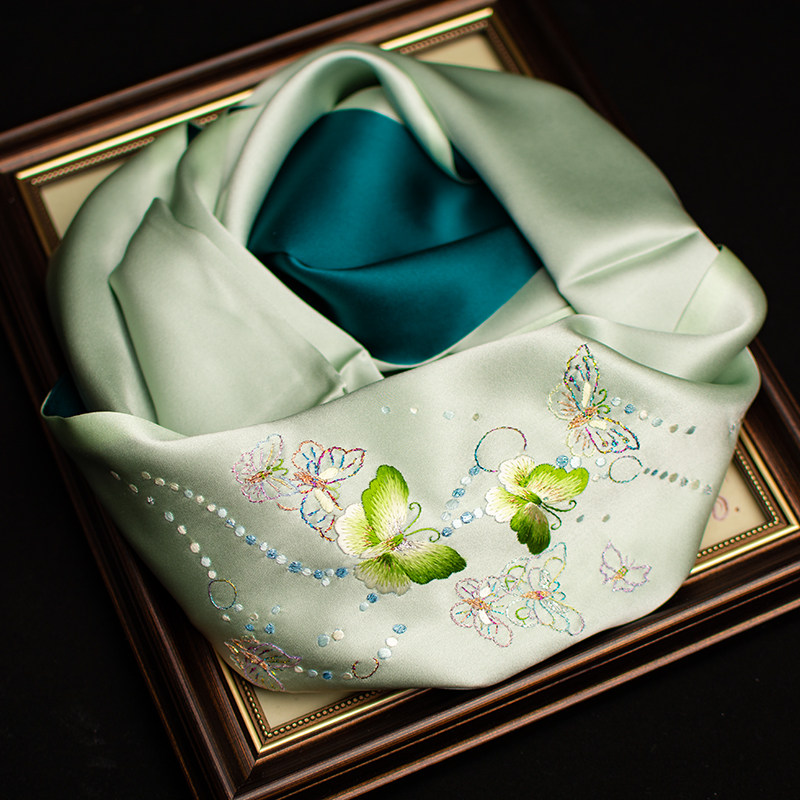 Silk Neck Scarf - Écharpe en pure soie brodée de