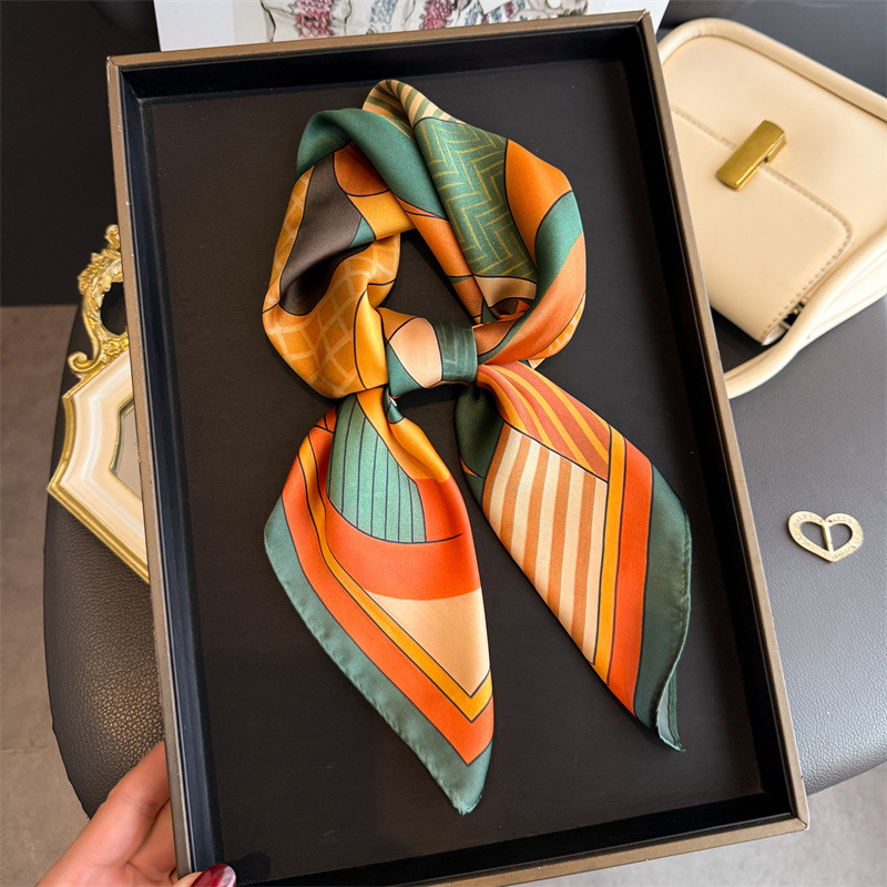 Ascot Neck Scarf - Foulard carré en soie imprimé géométrique