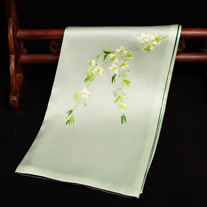 Écharpe en pure soie brodée de - Silk Neck Scarf avis et prix