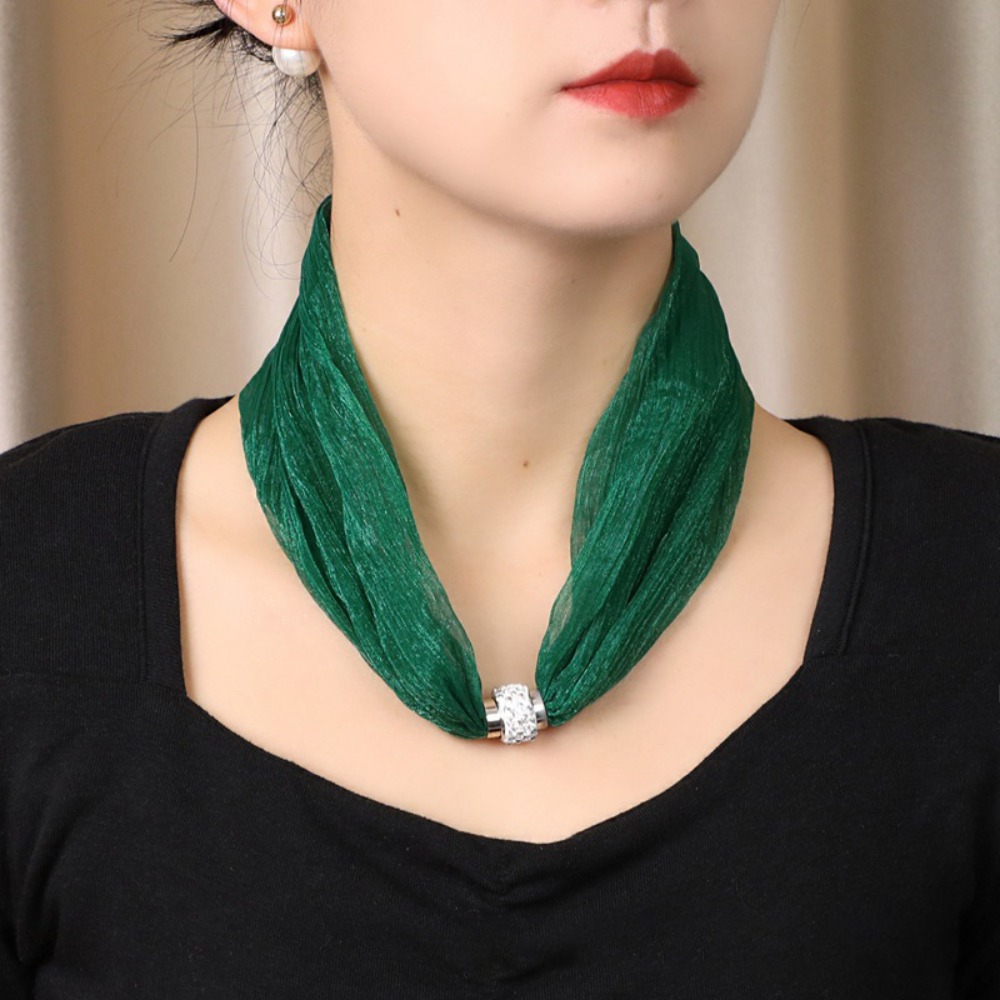 Écharpe de luxe pour femme à b - Ascot Neck Scarf avis et prix