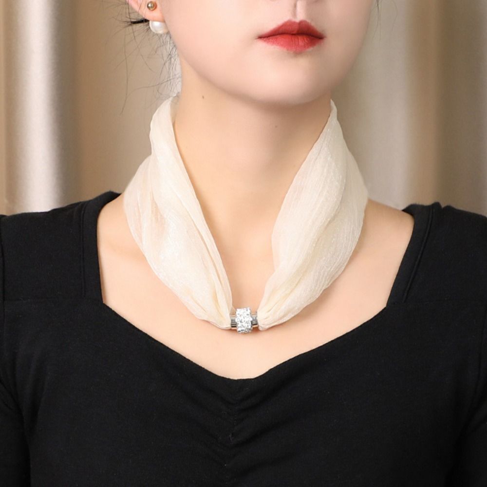 Écharpe de luxe pour femme à b - Ascot Neck Scarf avis et prix