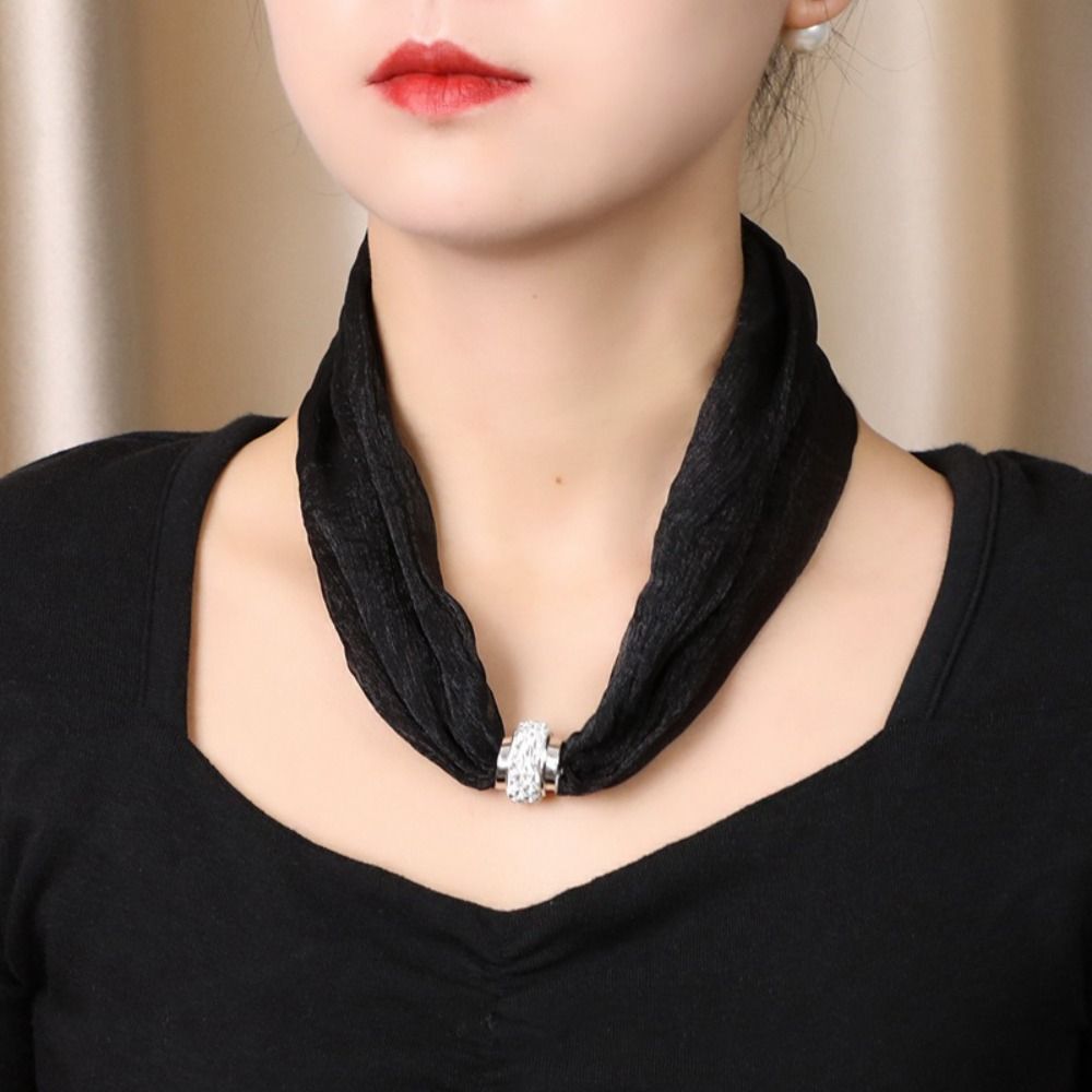Écharpe de luxe pour femme à b - Ascot Neck Scarf avis et prix
