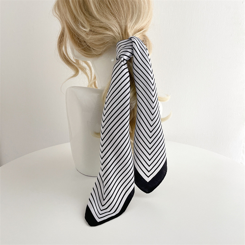 Foulard carré de luxe en soie  - Silk Tie Striped avis et prix