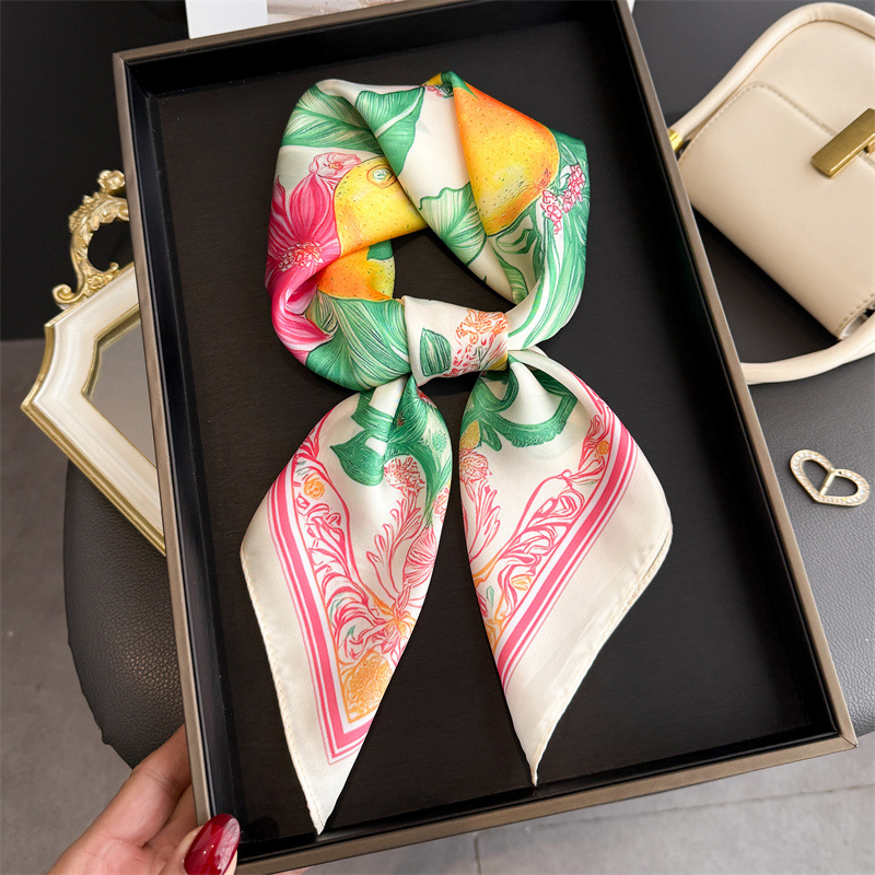 Foulards carrés en soie imprim - Ascot Neck Scarf avis et prix