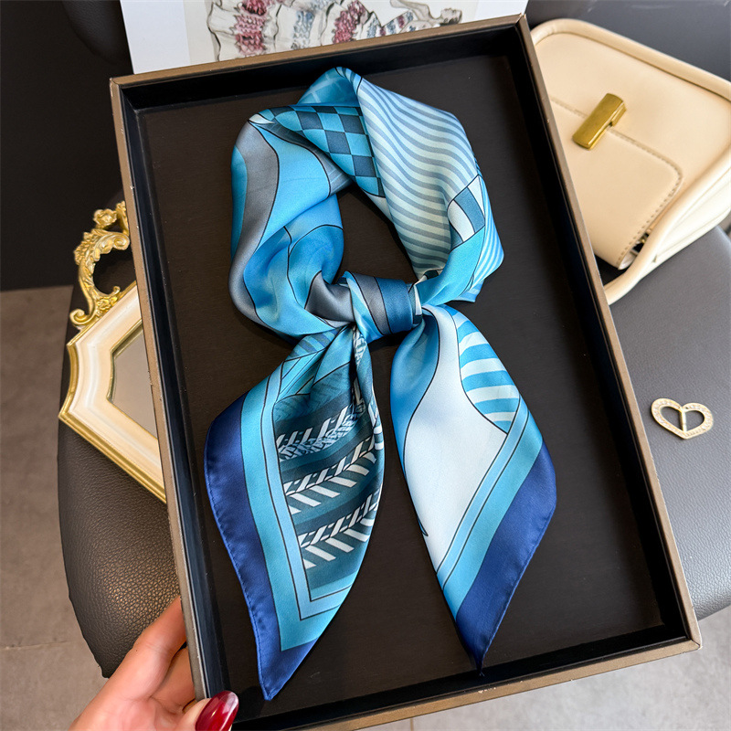 Foulard carré en soie imprimé  - Ascot Neck Scarf avis et prix